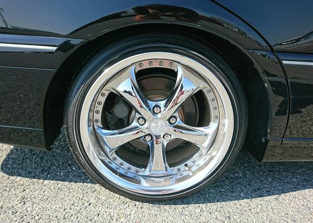 Toyota Crown Athlete tires
