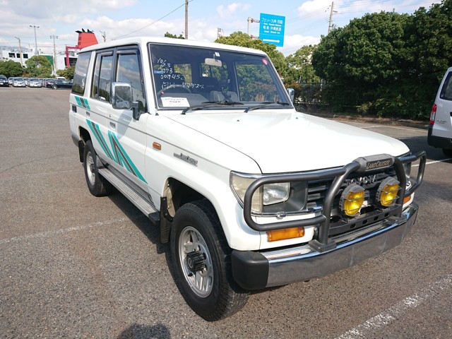 5 speed MT AC Diesel 4WD Reliable JDM SUV in great condition American import rule