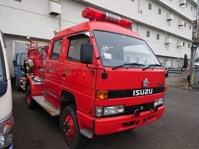 Low mileage MT Diesel 4wd 25 year rule USA import directly from dealer auction Japan JDM