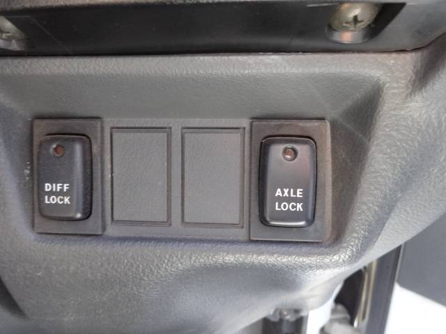 Suzuki Carry Diff Lock Axle Lock Buttons
