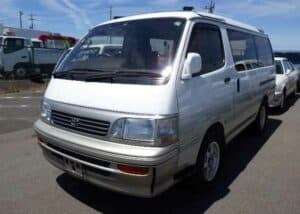 S-and-E-Toyota-Hiace-with-Gas-Engine-In-Text-Photo-6.-Used-low-miles-Hiace.-Very-good-paint-25-year-old-van-640x456