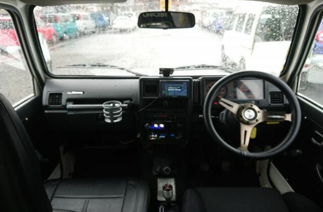 15-1993-Suzuki-Jimny-tuners-dream-interior-front