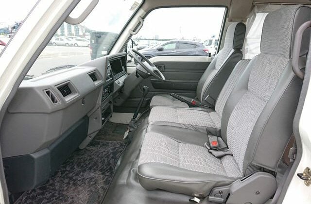 1994-Nissan-Homy-front-seats-left-640x456