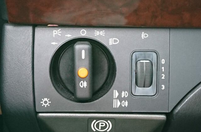 25-Mercedes-Wagon-light-controls-640x456