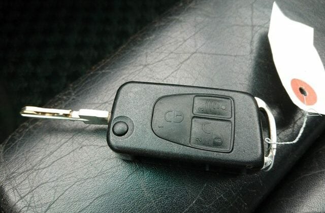 26-Mercedes-Wagon-remote-control-key-640x456