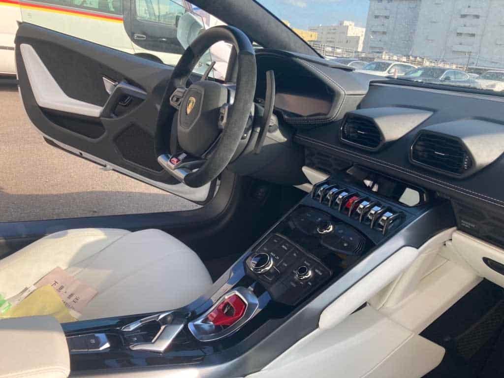 10 Lamborghini Huracan LP 580-2 Cockpit view from passenger side. I want a clean used Lamborghini from Japan to UAE. Work with JCD