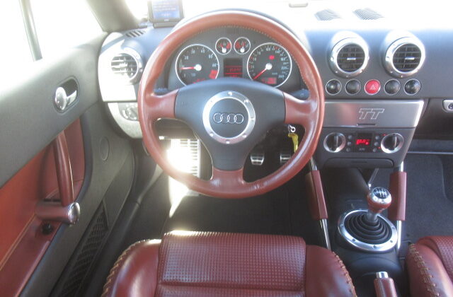 Driver seat position. My Audi TT from Japanese auction with clean interior