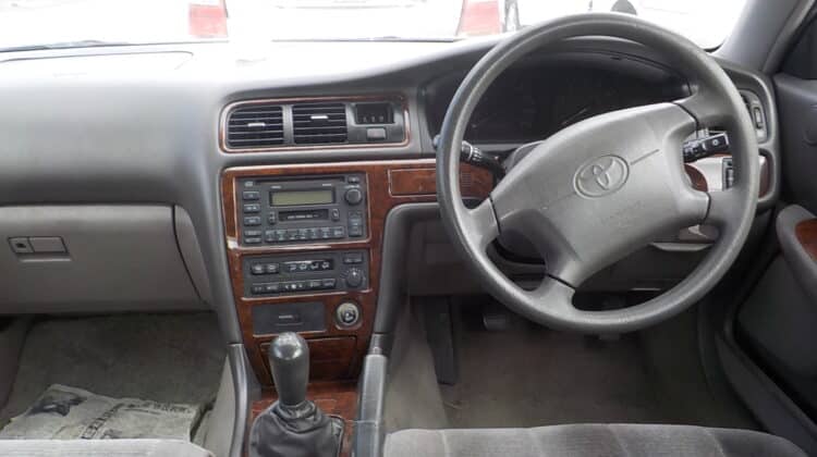 2000 Toyota Chaser Avante steering wheel