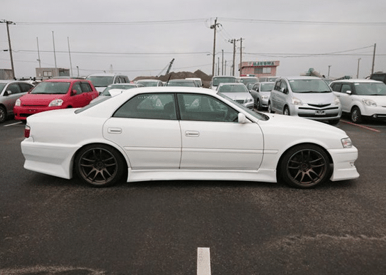 2000 Toyota Chaser Avante exterior view