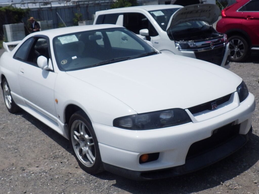 Nissan Skyline GT-R, R33 GT-R, Used Nissan GT-R, Import Skyline GT-R, Buy R33 GT-R, Skyline Japan Auction, JDM Nissan GT-R, RB26DETT engine, Classic Skyline GT-R, Japan Car Direct